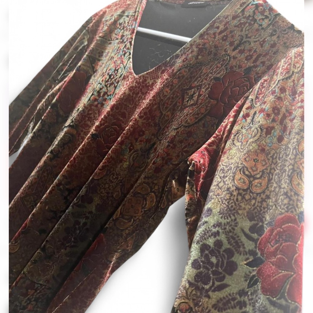Jonden Colorful V-Neck Blouse - Picture 3 of 4